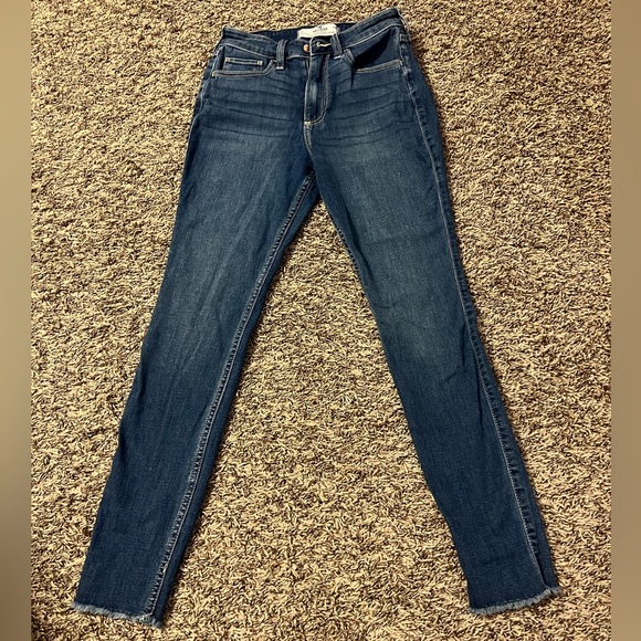 Hollister Skinny Jeans - Picture 1 of 2